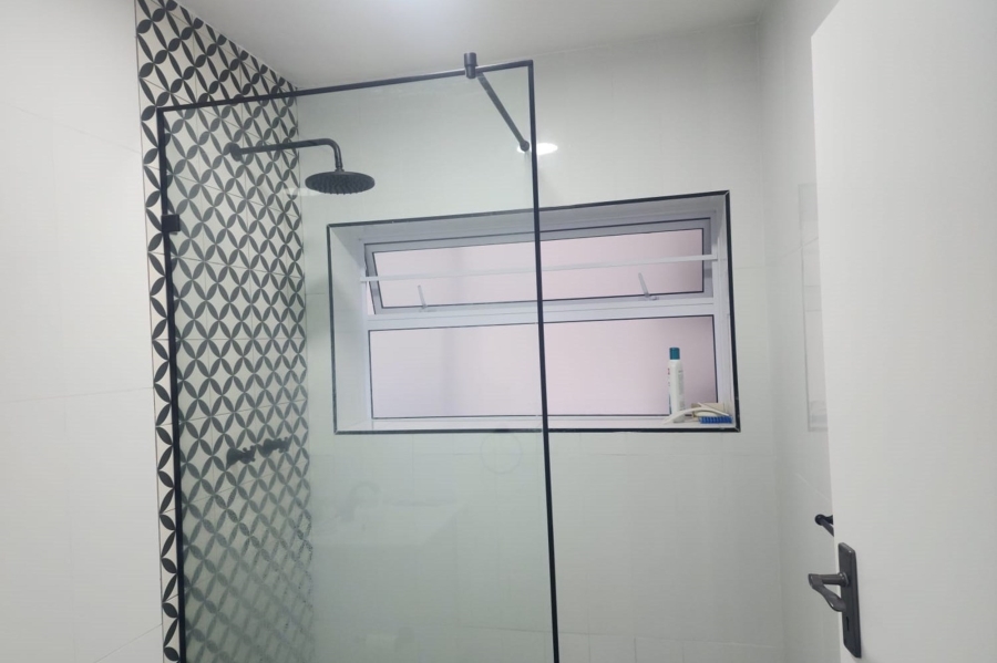 1 Bedroom Property for Sale in Sea Point Western Cape